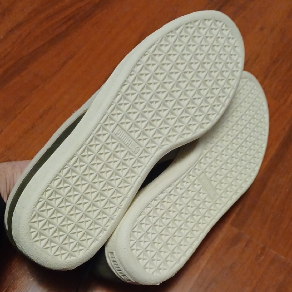 Puma Suede Men's Olive and White Sneakers - Picture 5 of 5